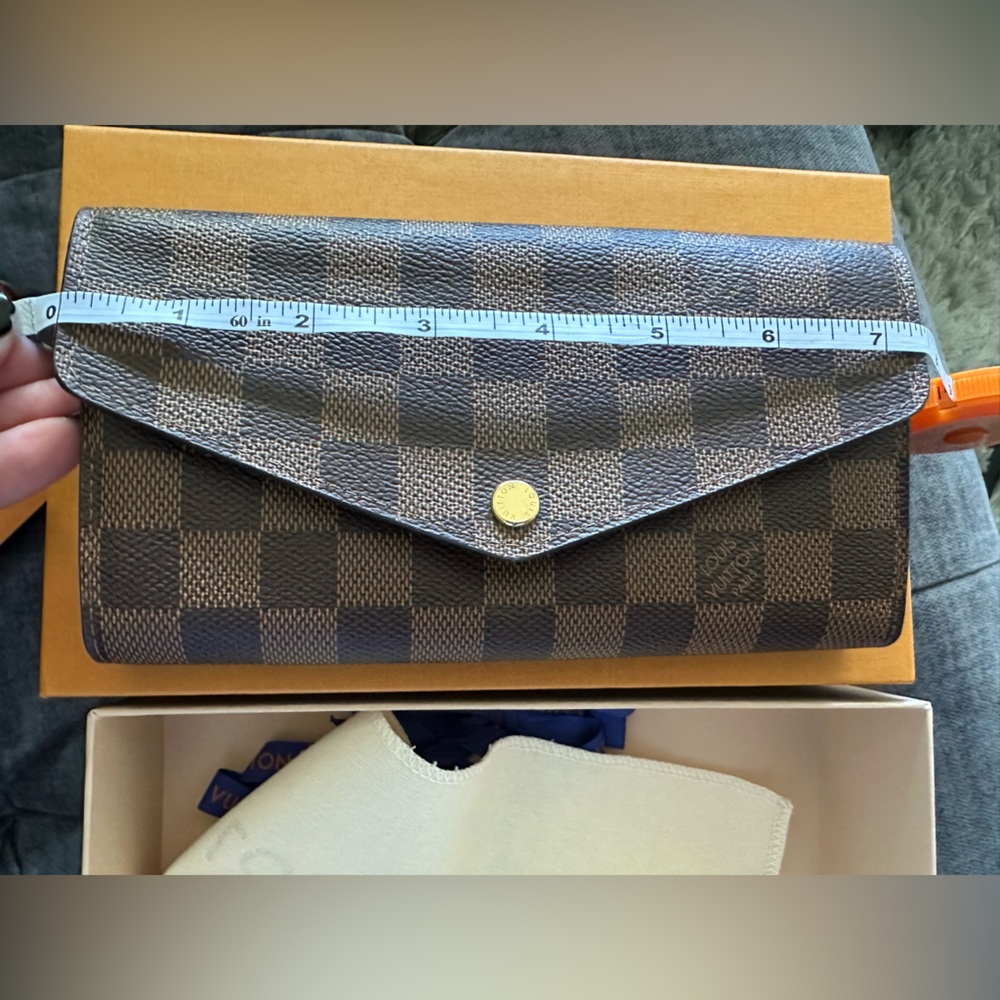 Louis Vuitton Brown Wallets in Iconic Damier Pattern - Picture 10 of 12